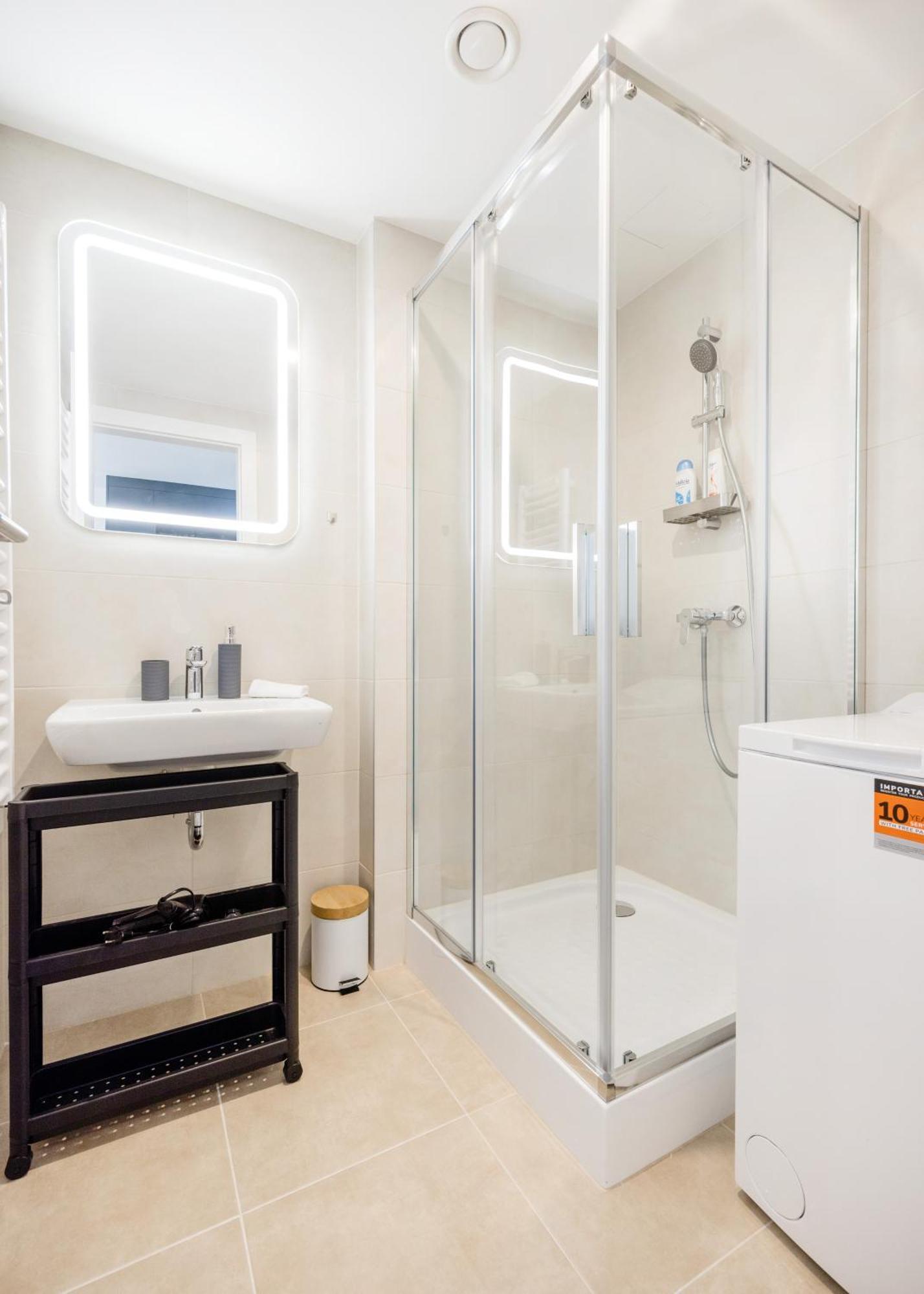 Sleek With Balcony And Parking Apartment Budapest