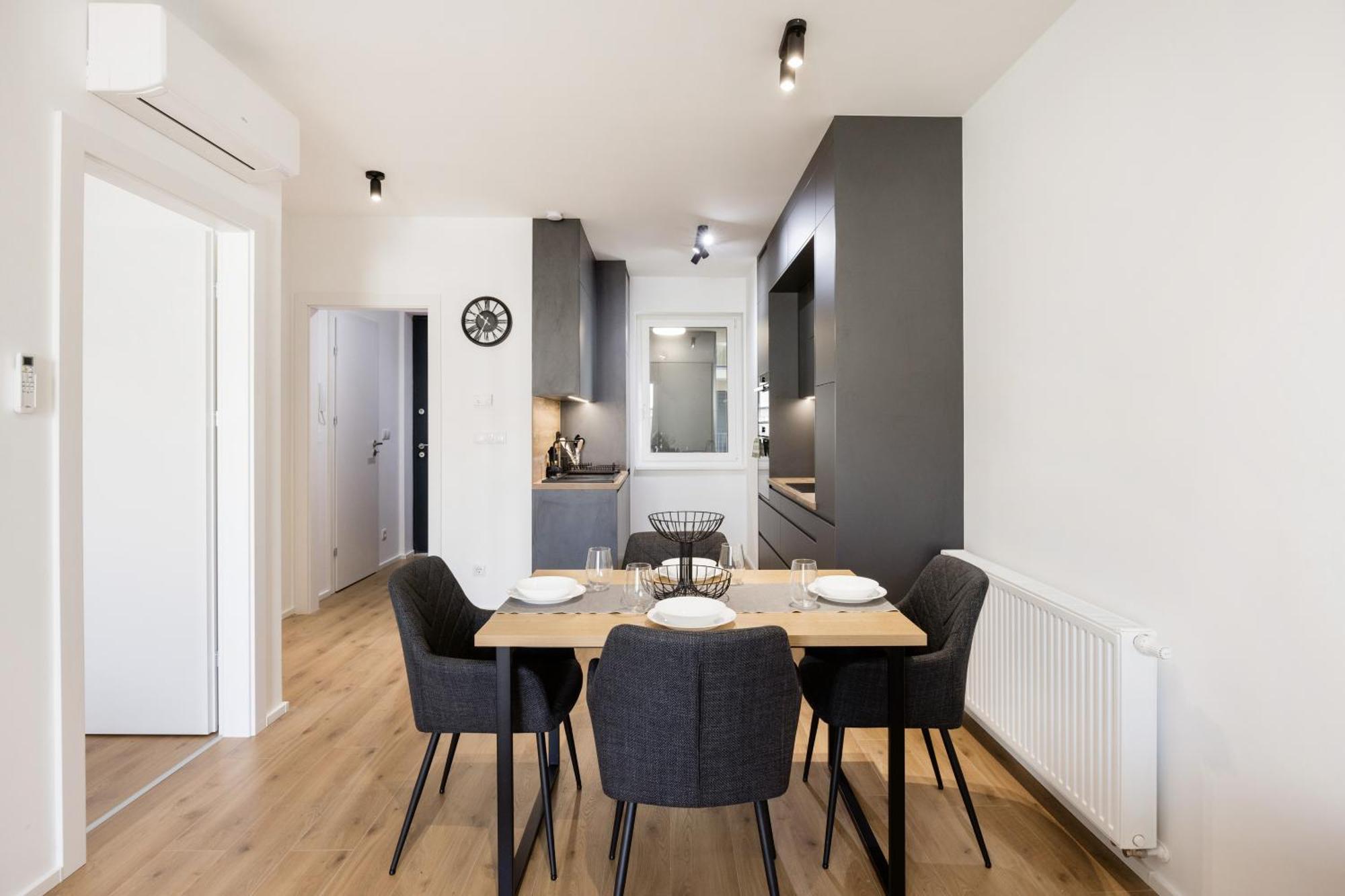 Sleek With Balcony And Parking Apartment Budapest
