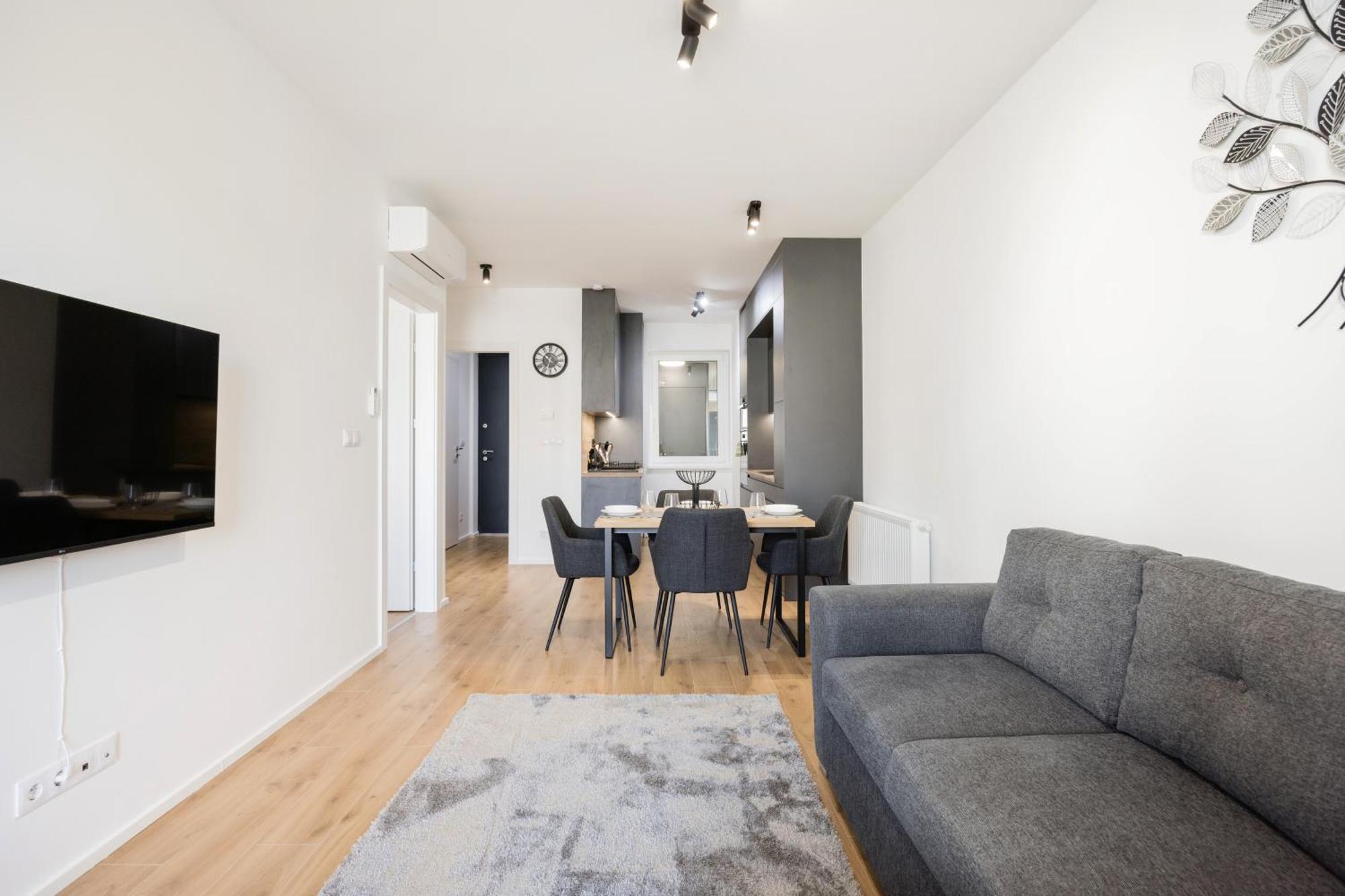 Sleek With Balcony And Parking * Budapest