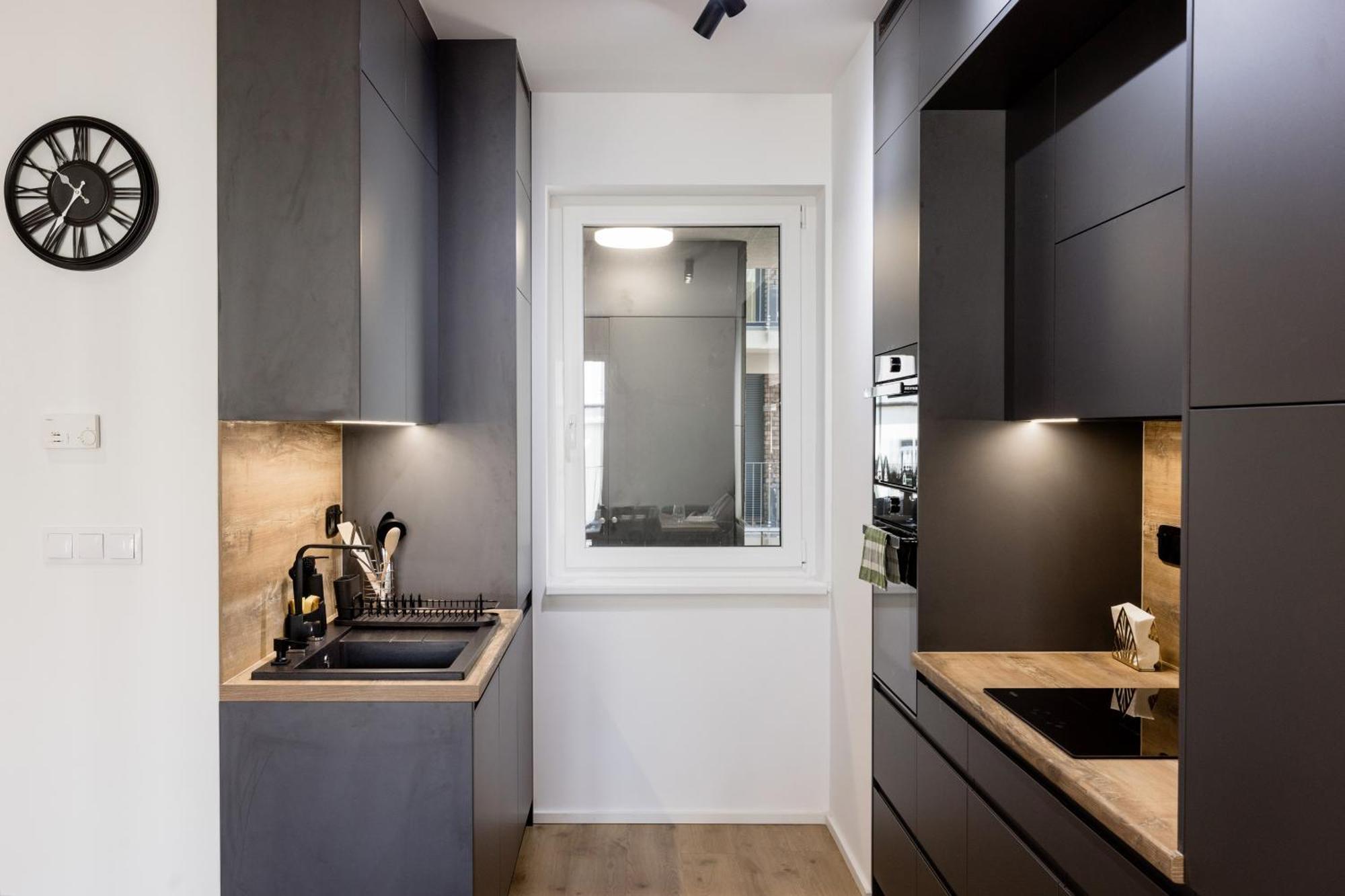 Sleek With Balcony And Parking Apartment
