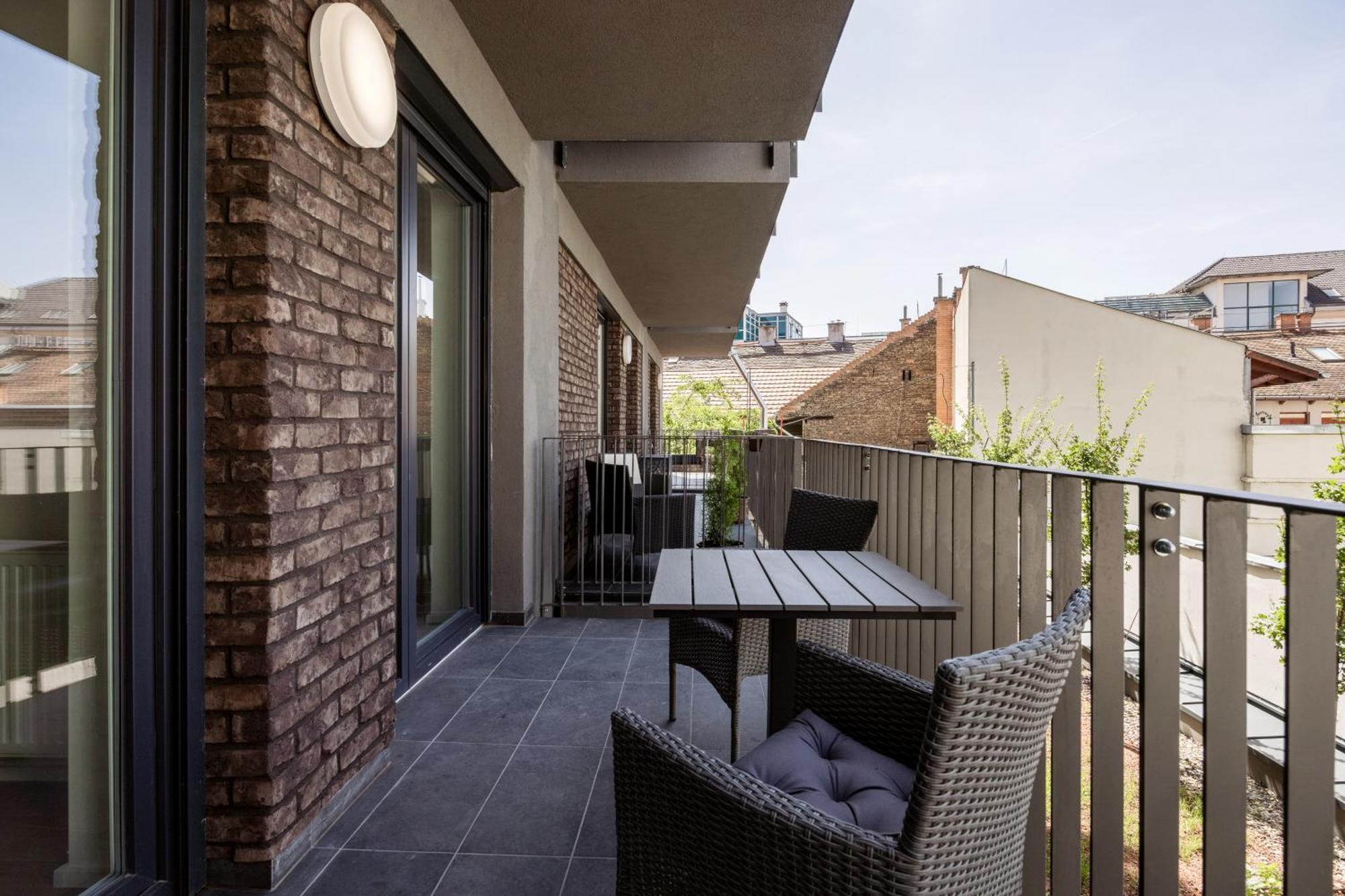 Apartment Sleek With Balcony And Parking Budapest